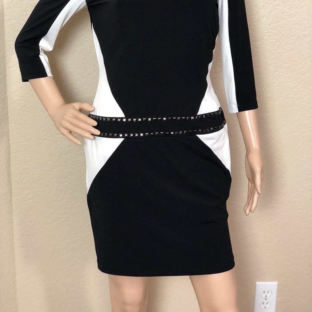 Roxberi Studio Dress - Picture 2 of 6
